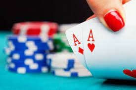 Antarmuka aplikasi dewancash menampilkan menu navigasi, pasar Liga 1, dan meja live dealer blackjack.
